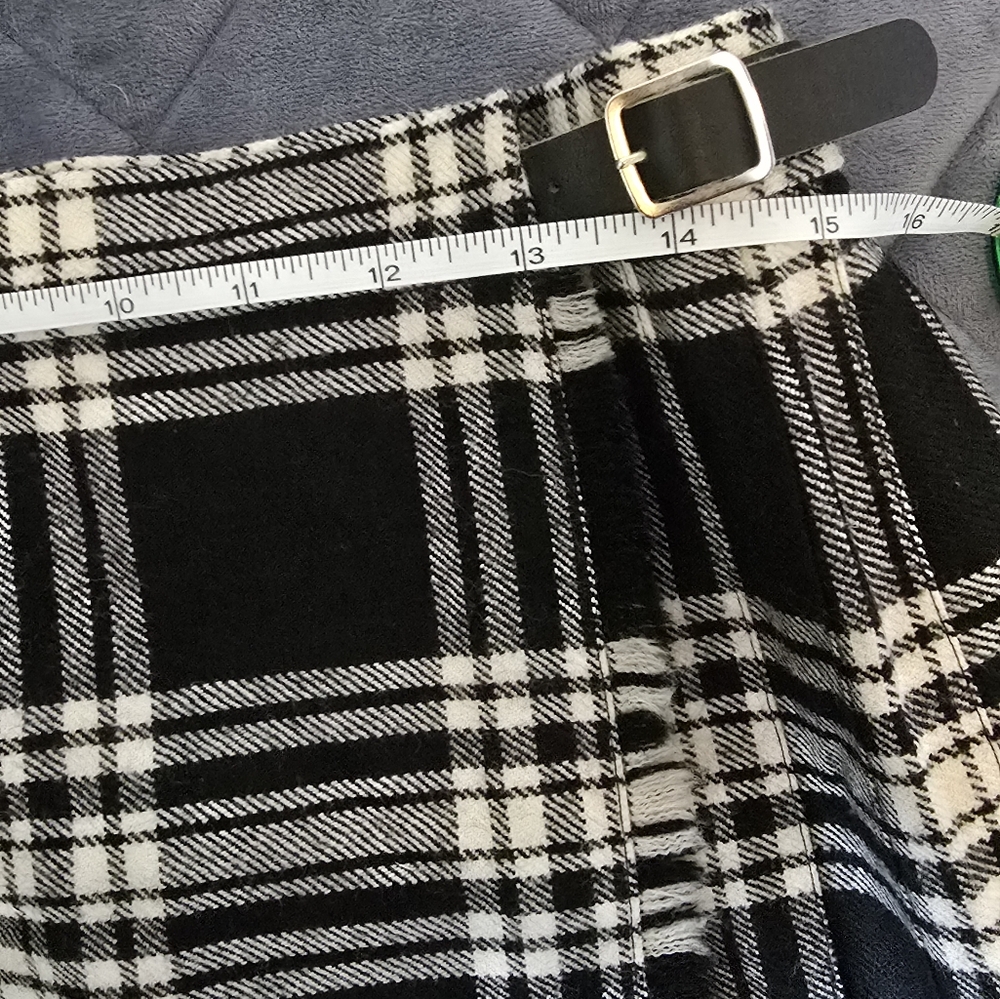Vintage Black and White Cream Tartan Kilt Kilted Skirt Wool Leather Buckles - Picture 10 of 12